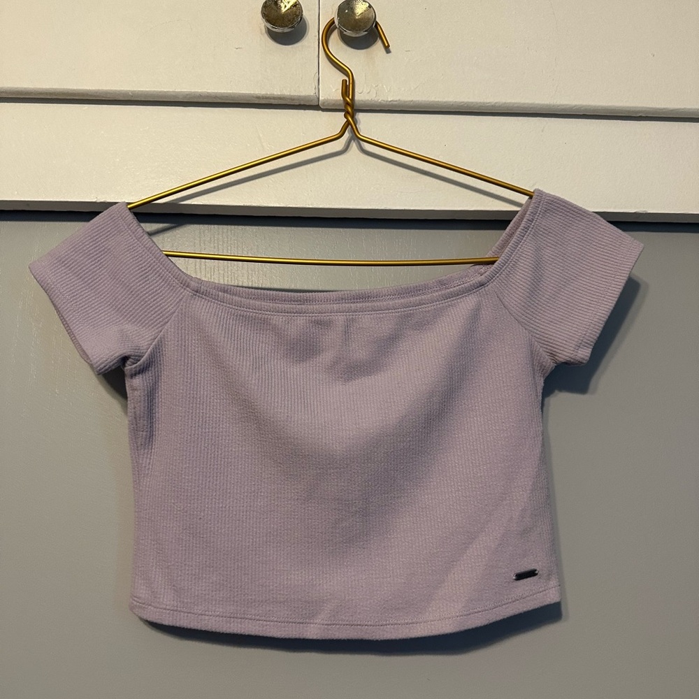 Crop top. Brand is Hollister. Size is m. Color is lilac.
